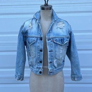 LEVIS- denim jacket- M